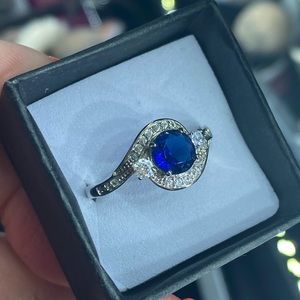 Round cut blue sapphire ring